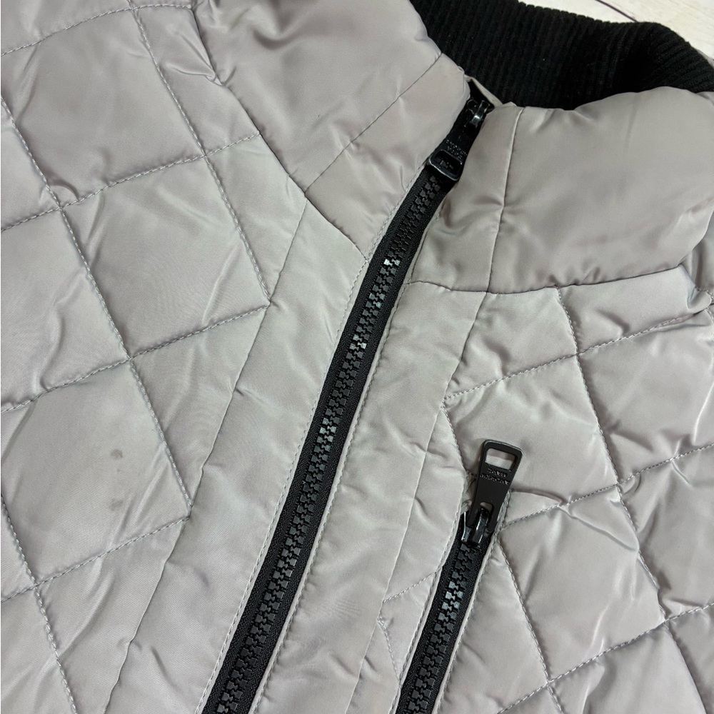 Women’s Large Sleeveless Andrew Marc Gray Quilted Vest Black Ribbed Stretch Trim - Picture 9 of 14